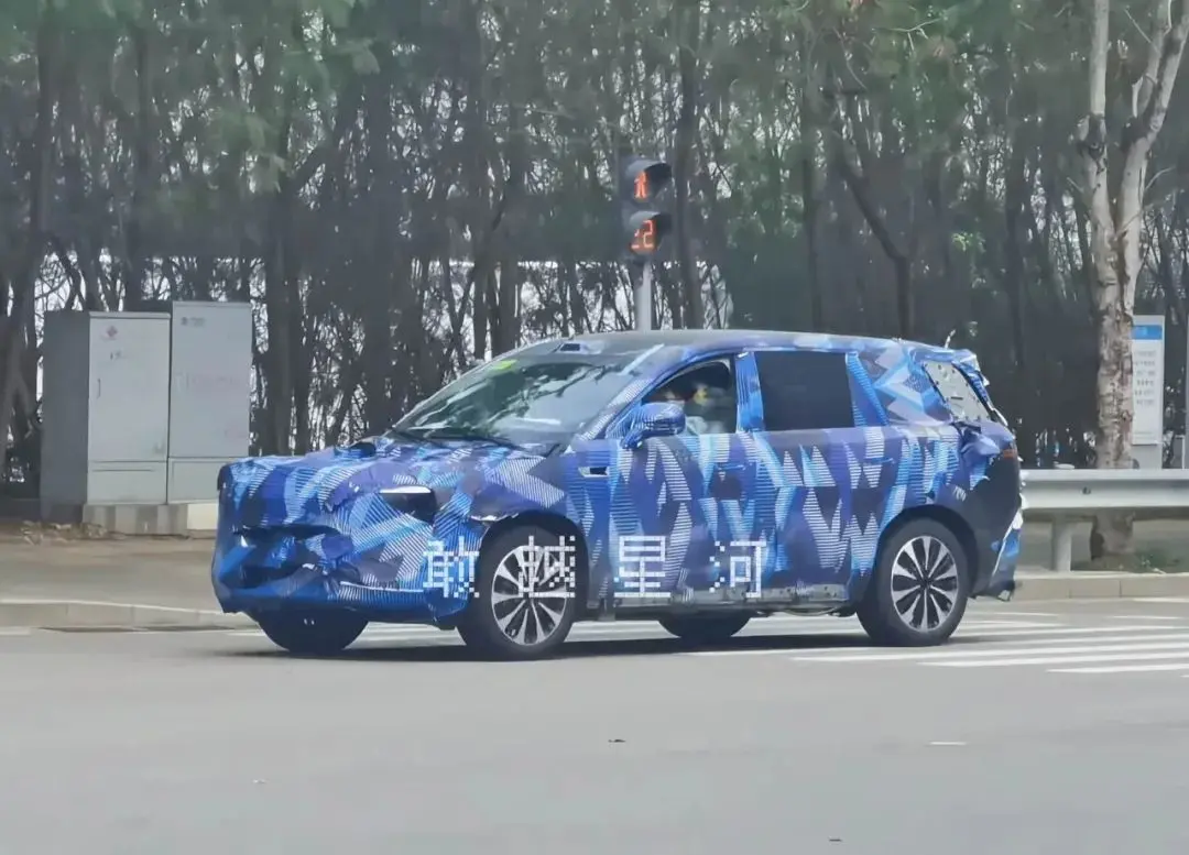 全新騰勢N8曝光，大眾要造增程SUV？下半年買SUV就等它們了！
