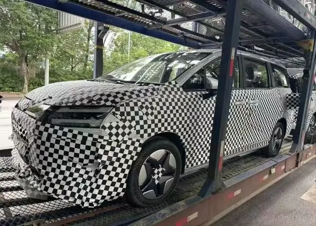 五菱全新側(cè)滑門MPV：或為凱捷升級，放棄旅行車造型