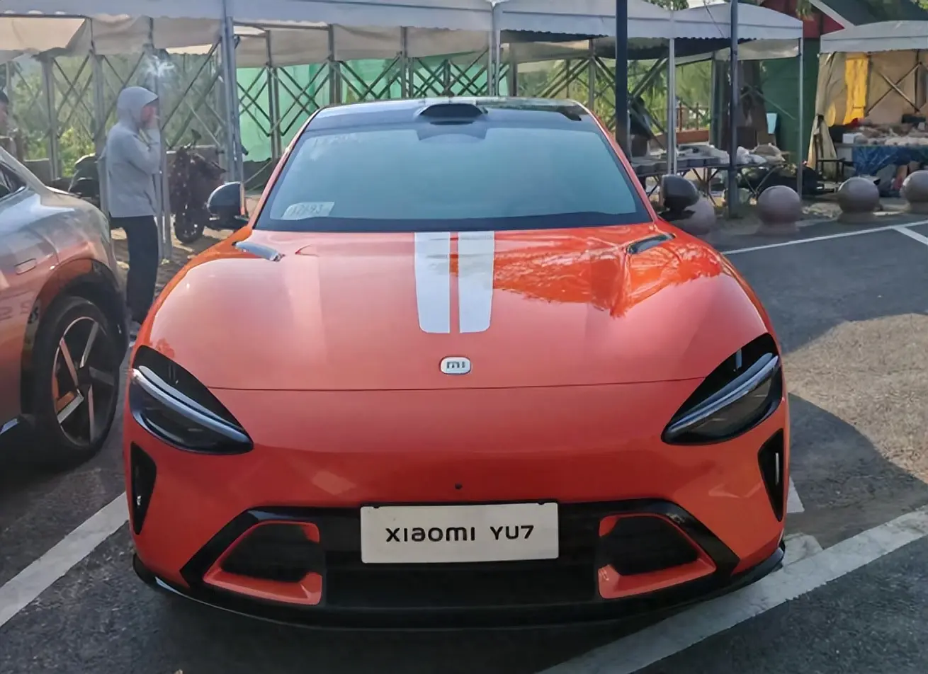小米YU7熔巖橙實車、內(nèi)飾首次曝光