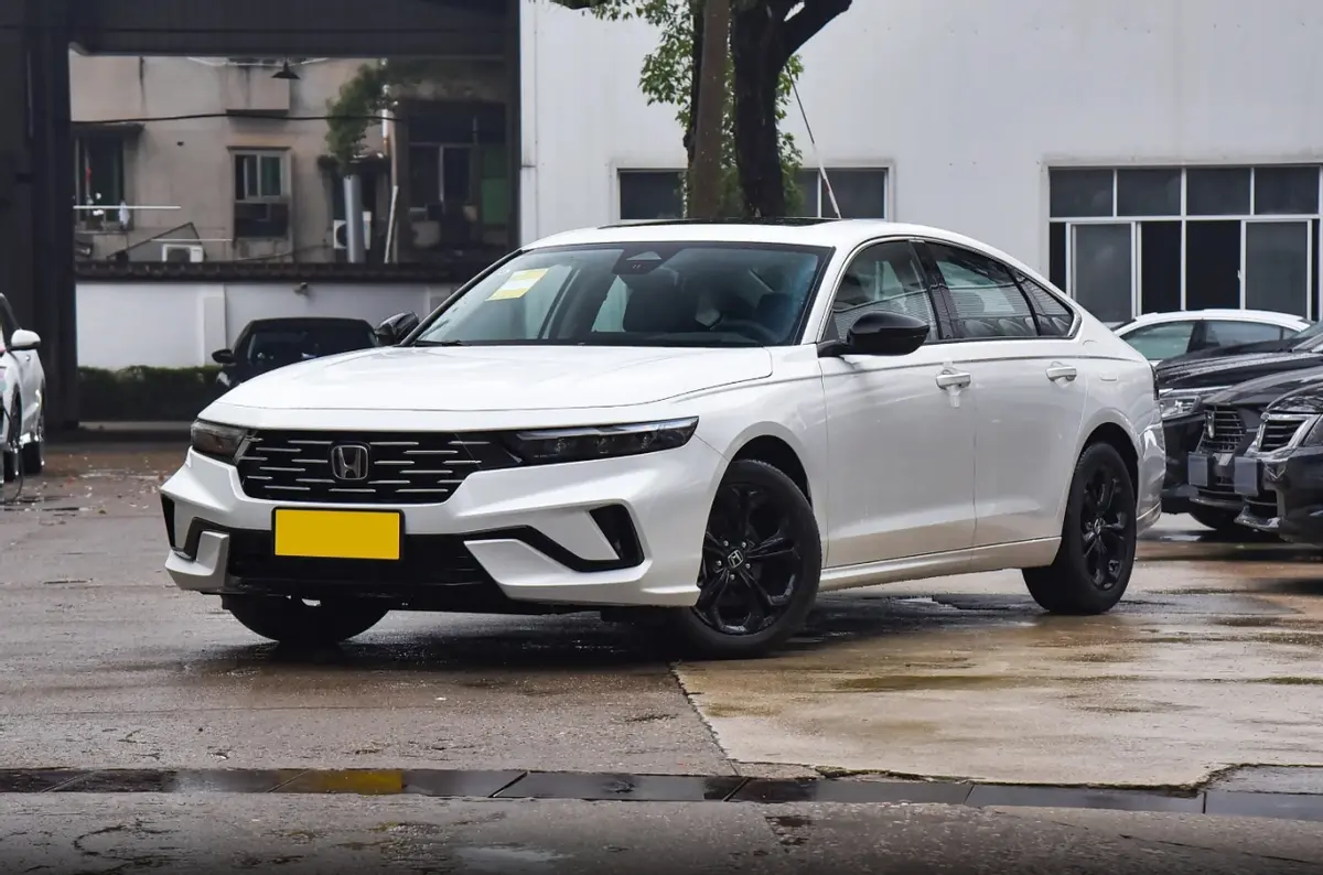 實拍雅閣2025款，標(biāo)配1.5T+CVT，軸距2830mm，實力如何？