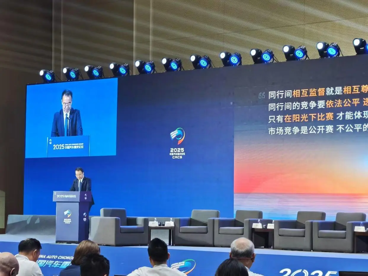 吉利控股副總裁楊學良：內卷式惡性競爭將把中國汽車工業帶向險境