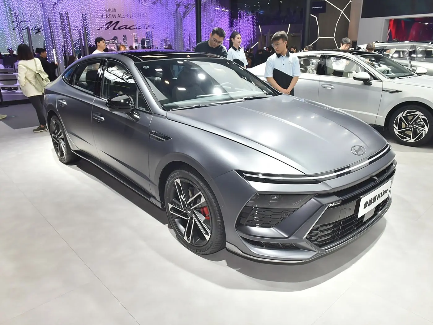 這款合資B級車“掀桌破價”，長近5米，配8AT，顏值在線，才8萬多