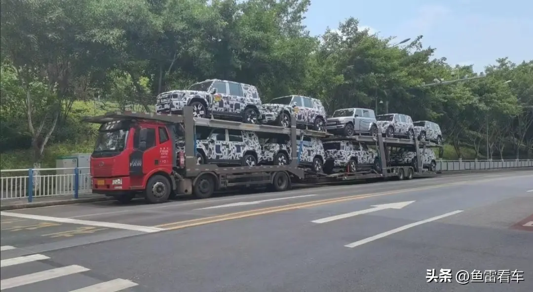 年內(nèi)能上市不？奇瑞iCAR V27大批量外運(yùn)至吐魯番高溫測試