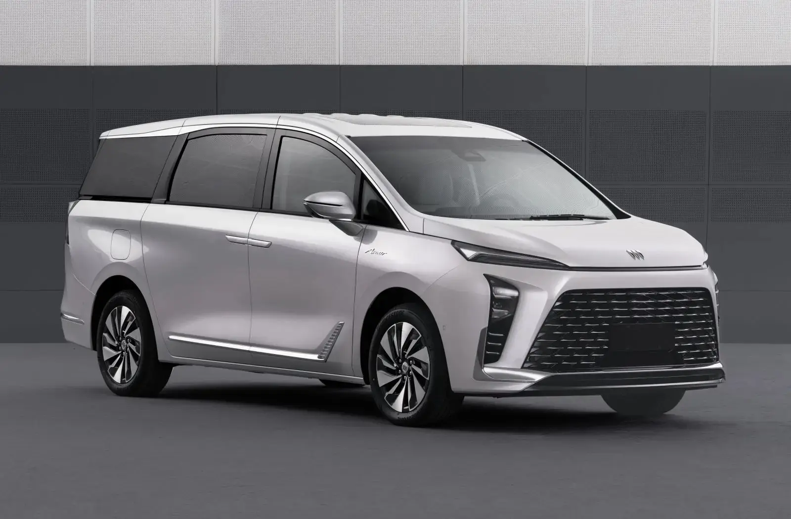 別克GL8陸尊PHEV新車型！配大容量三元鋰電池，純電續(xù)航提升