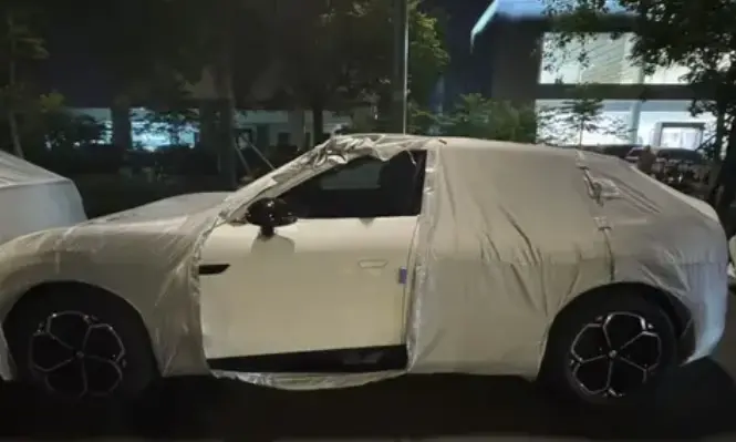 小米YU7白色涂裝實車曝光，將推9種車色，顏值比Model Y能打？