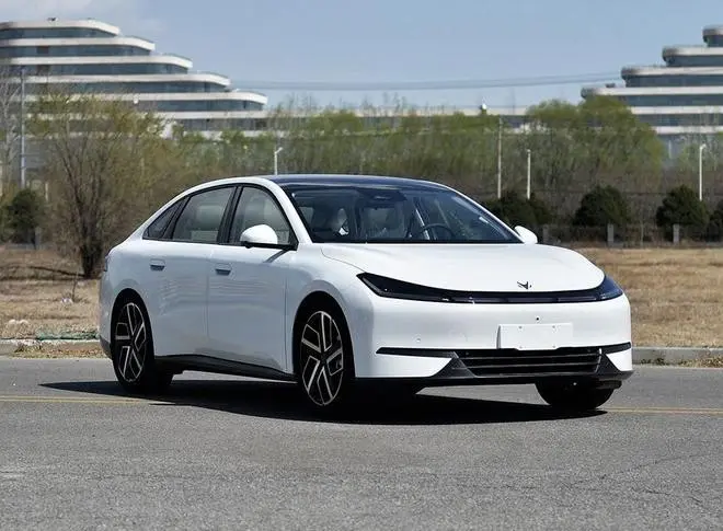定位純電中型轎車！北汽極狐S3申報(bào)圖曝光，有望年內(nèi)發(fā)布