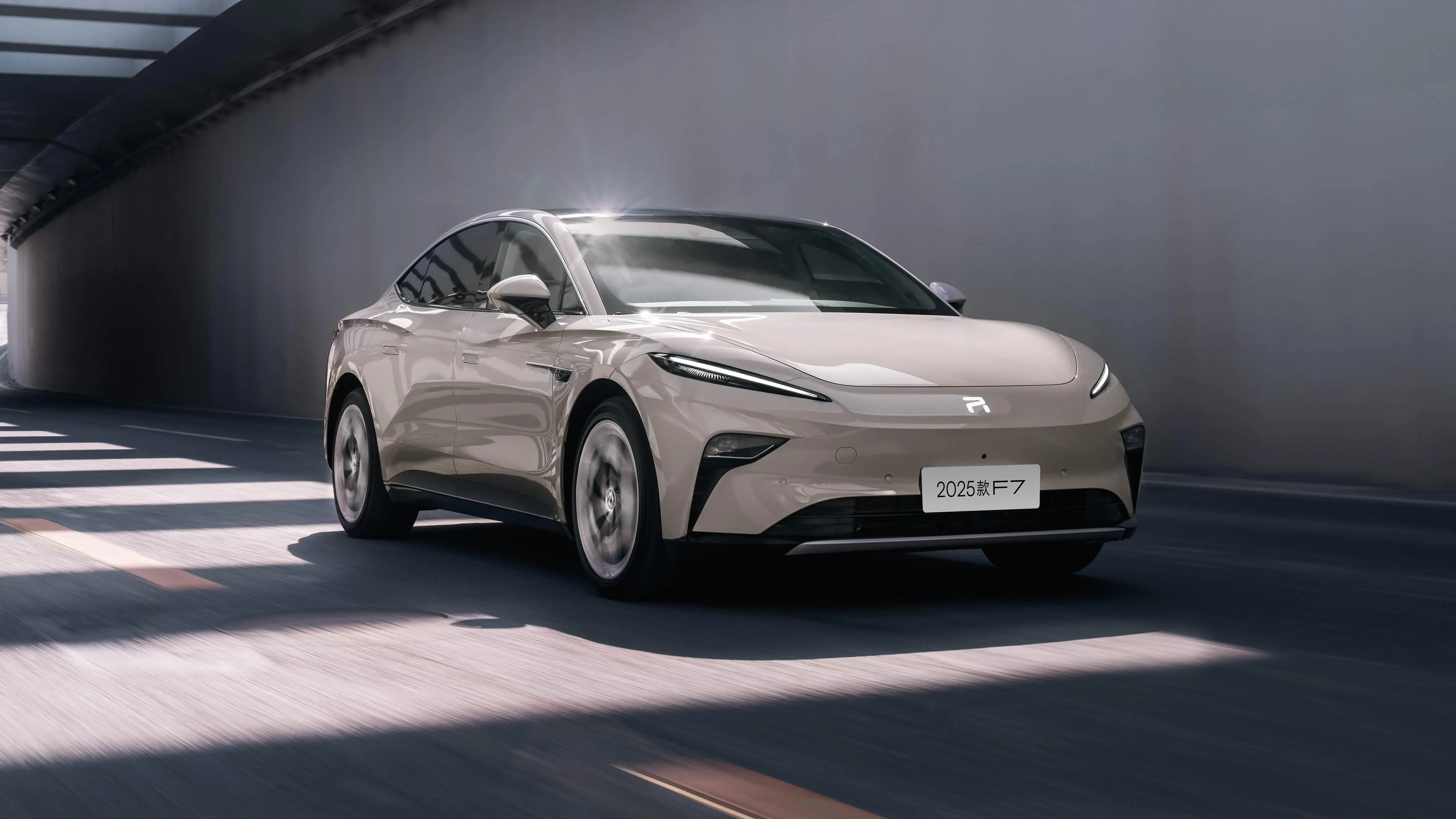 限時一口價16.29萬元起！2025款飛凡F7正式上市，純電中大型轎車