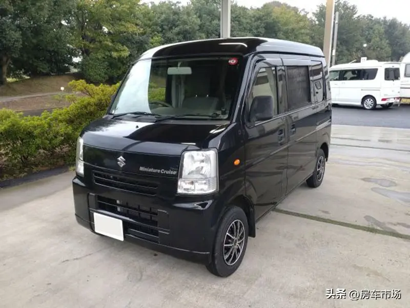 鈴木浪迪微型露營車,小排量經濟省油,床位睡兩人,可做飯淋浴