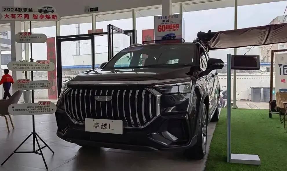 新款吉利豪越L實(shí)車曝光：12萬(wàn)級(jí)“空間魔術(shù)師”太卷了