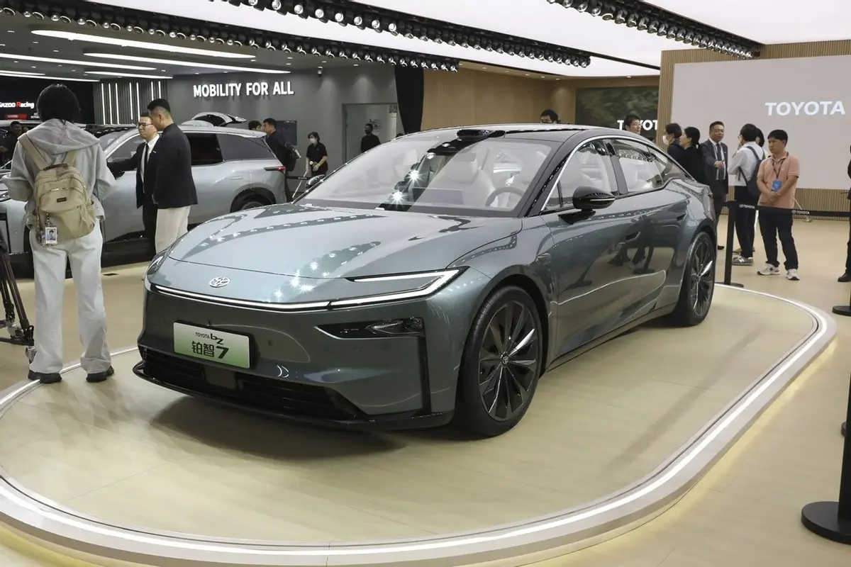 豐田車也配上了激光雷達(dá)，鉑智7尺寸不小，有當(dāng)年凱美瑞的影子