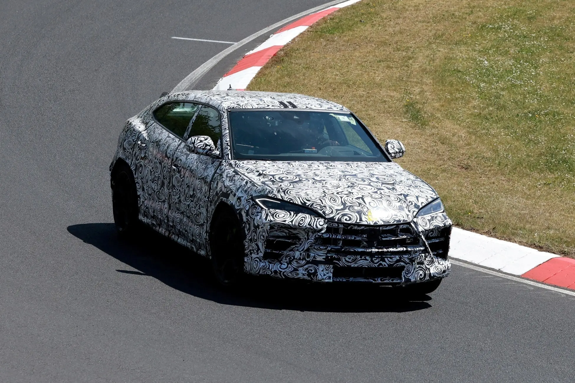 2026款蘭博基尼Urus來了 外觀更霸氣 V8混動系統 動力將創新高？