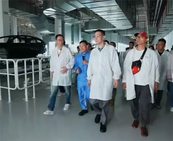 李斌：蔚來的錢都虧在明處，別家都在用蔚來的充電樁
