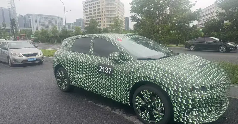 零跑B 系列第三款車型來(lái)了!跨界造型兩廂車,高配賣 10 萬(wàn)?