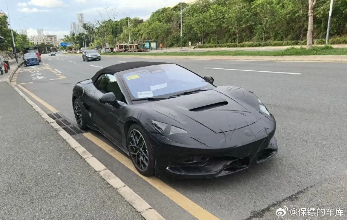 騰勢Z實車曝光,車頭帶進氣口,提供硬頂/軟頂敞篷