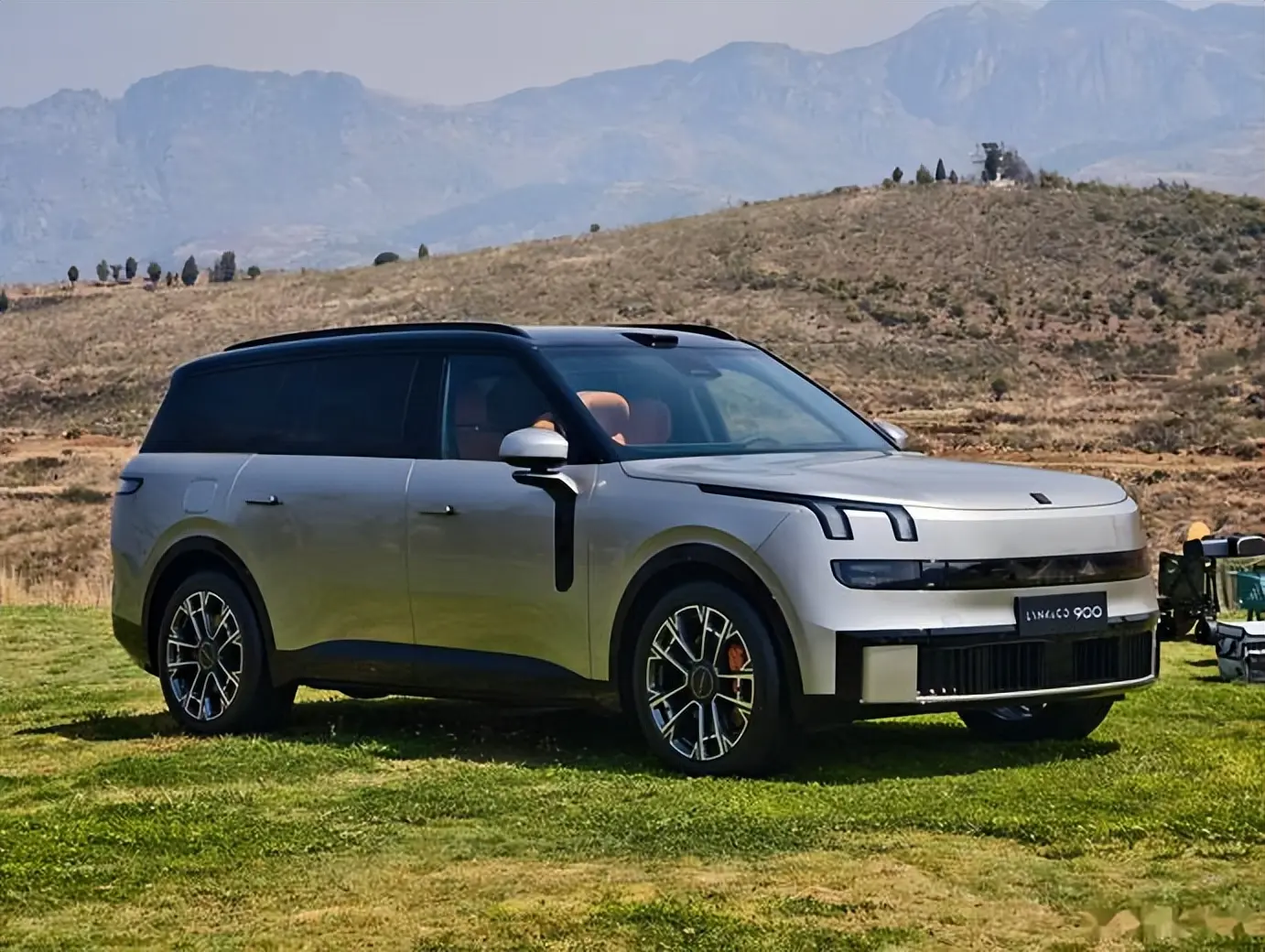 全尺寸SUV“5m4車長”熱潮：凱雷德式競爭的無奈與局限