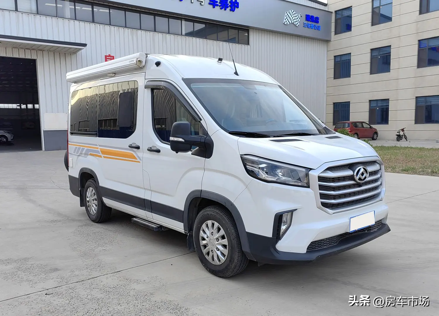 16.8萬售價，大通新途V90房車，9AT自動擋，Vanlife實木內裝