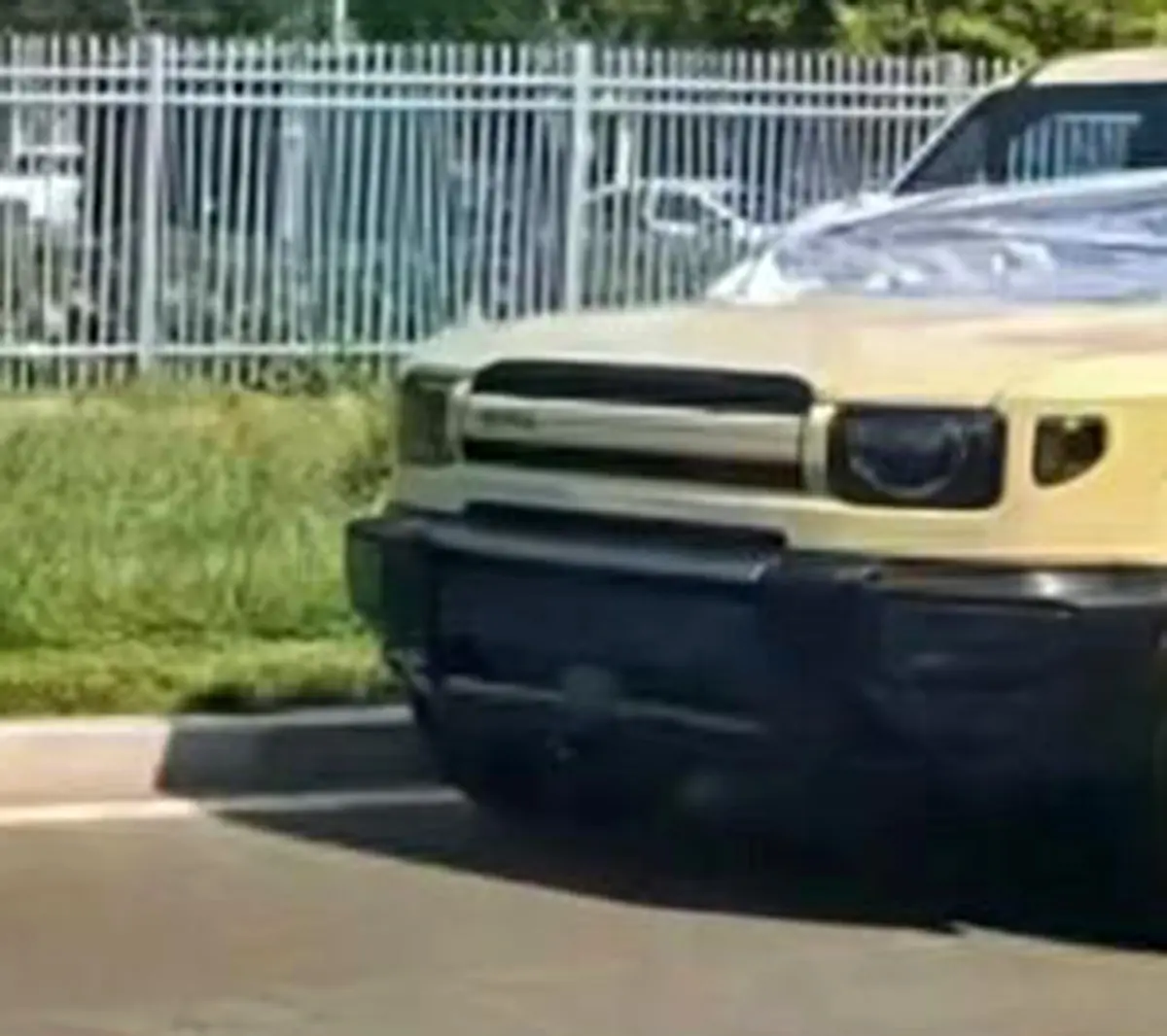 路虎衛(wèi)士前臉？奇瑞iCAR V27實車曝光，外觀很復(fù)古硬朗，年內(nèi)上市