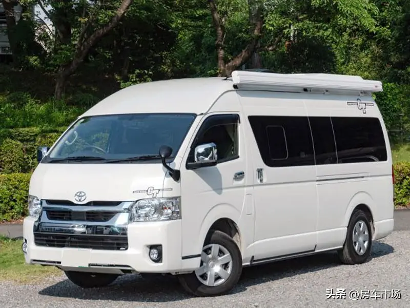 豐田海獅四驅版露營車，車頂增高+窗戶外拓，后雙層床睡4人