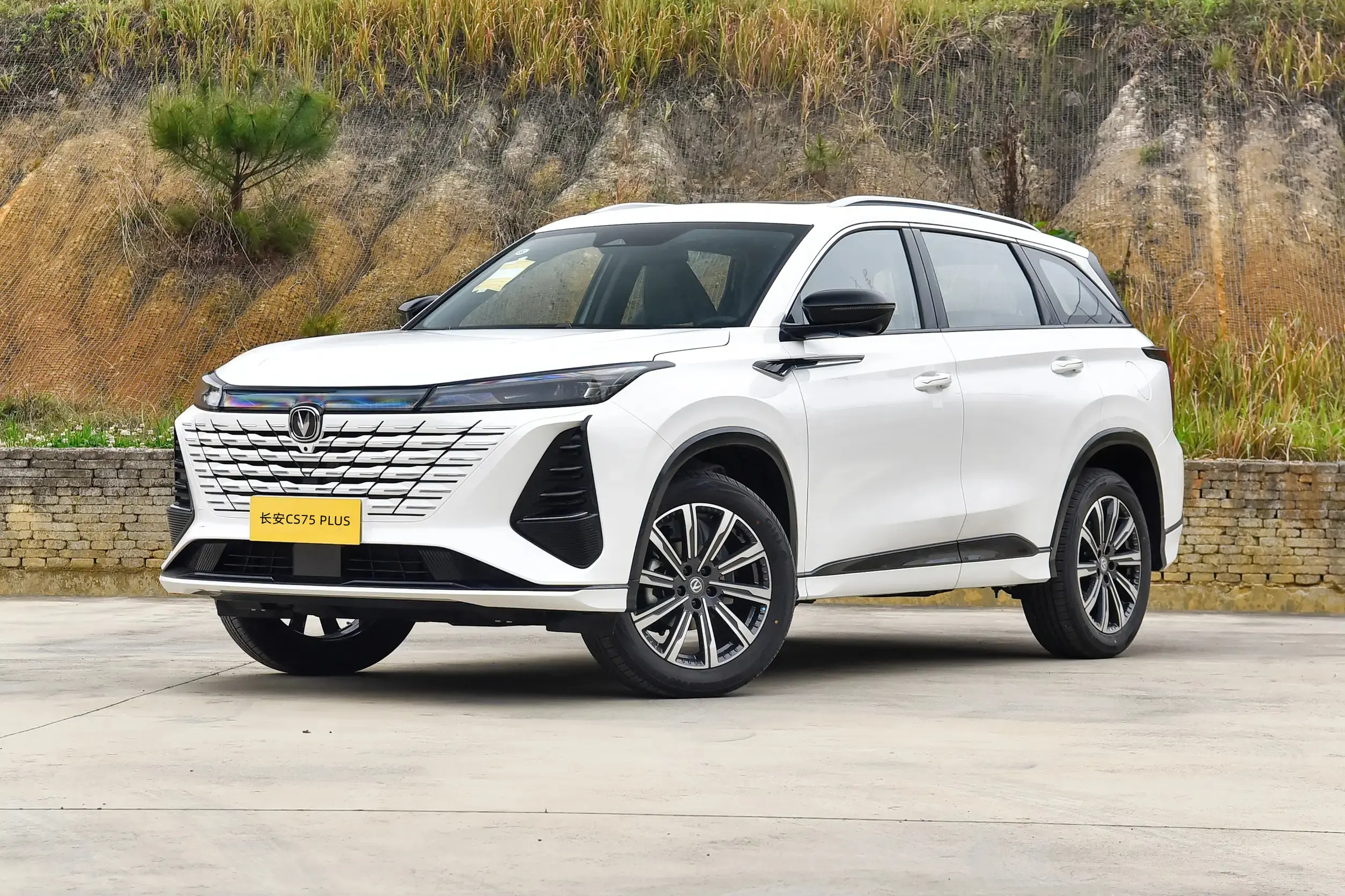 2025款第三代長安CS75 PLUS冠軍版上市，搭1.5T動力，12.19萬起售