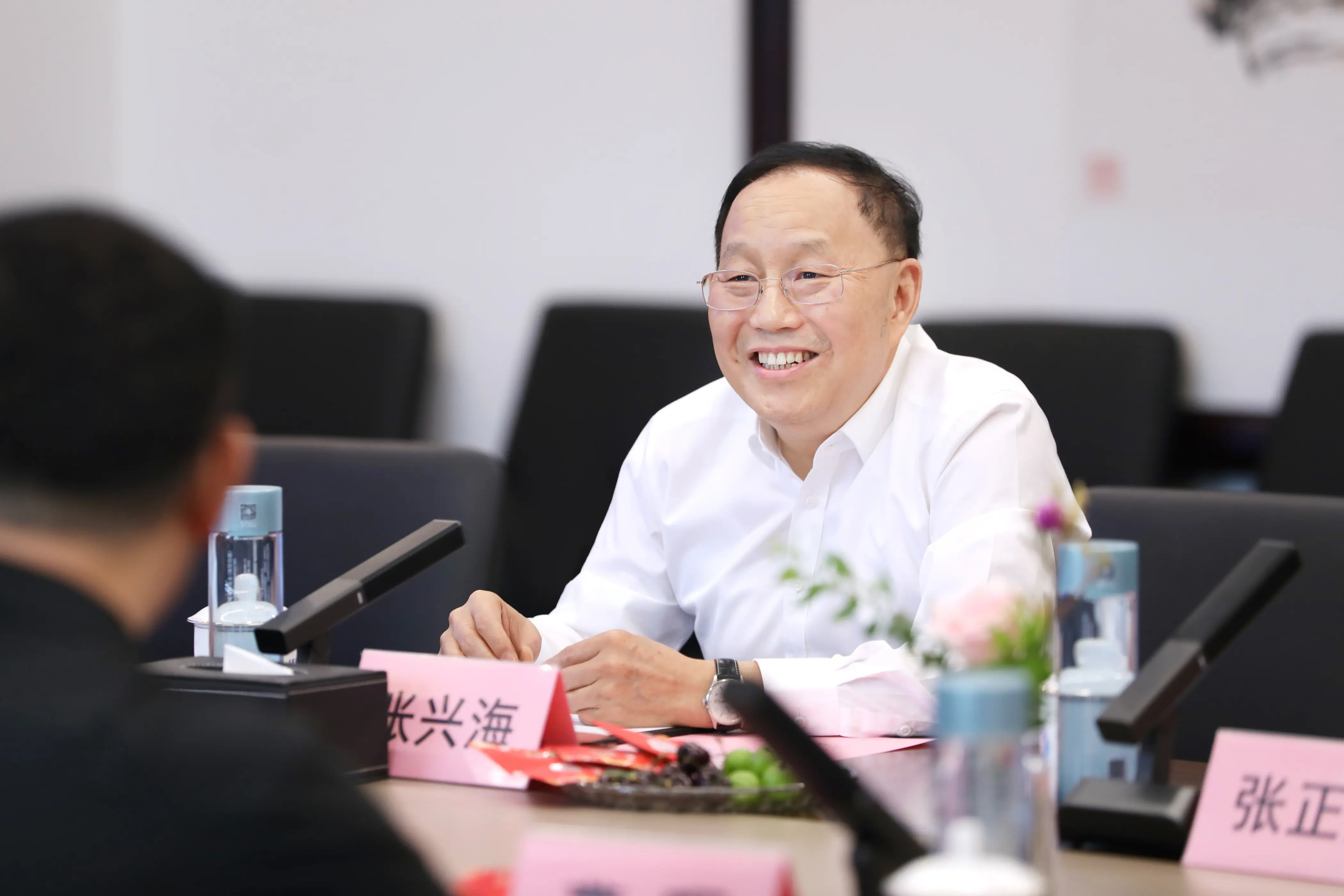 新汽車致敬新教育，問界攜手高校共建產教研融合聯合實驗室