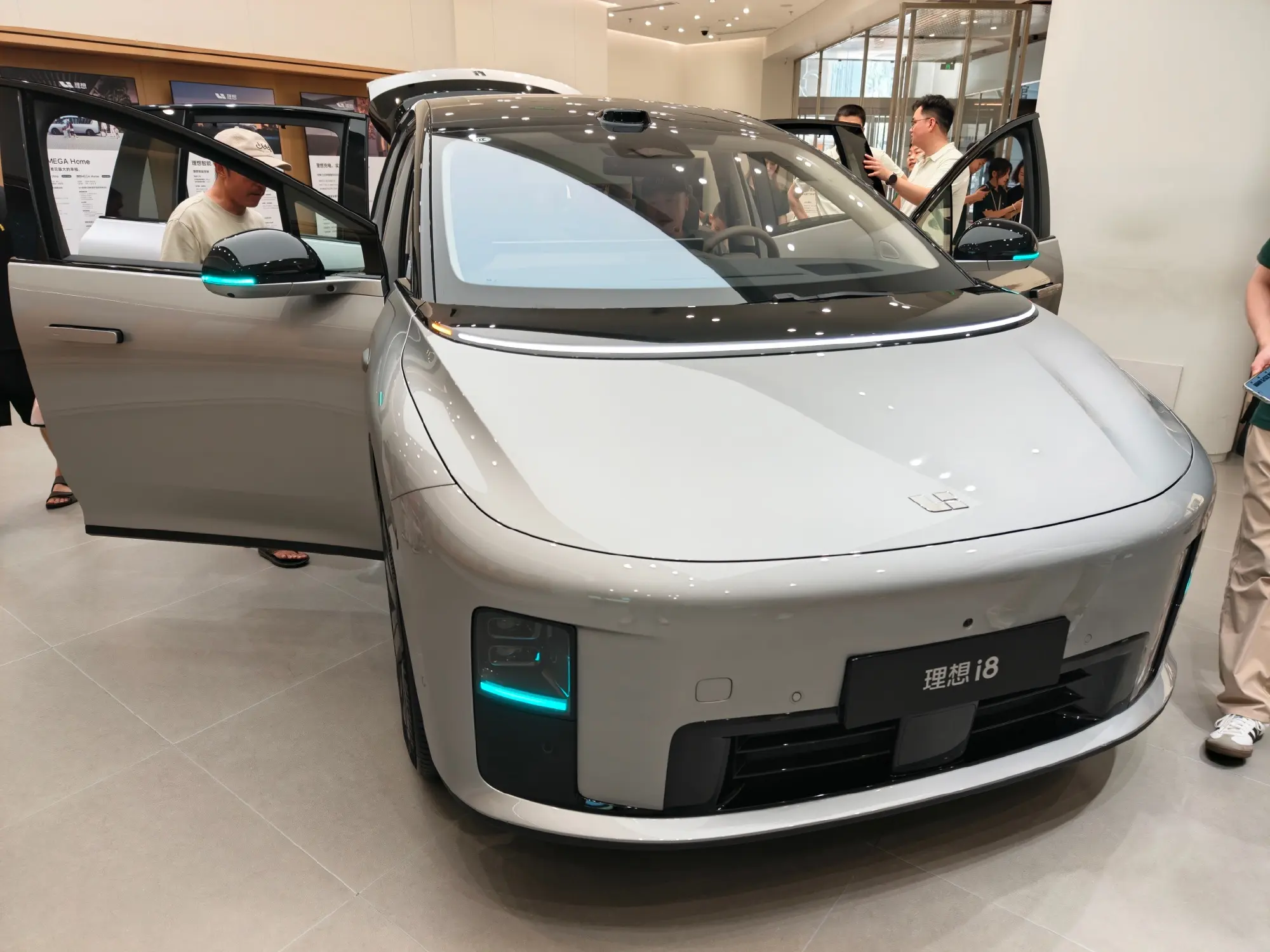 探店理想i8：造型獨特有吸引力，實車體量感偏小