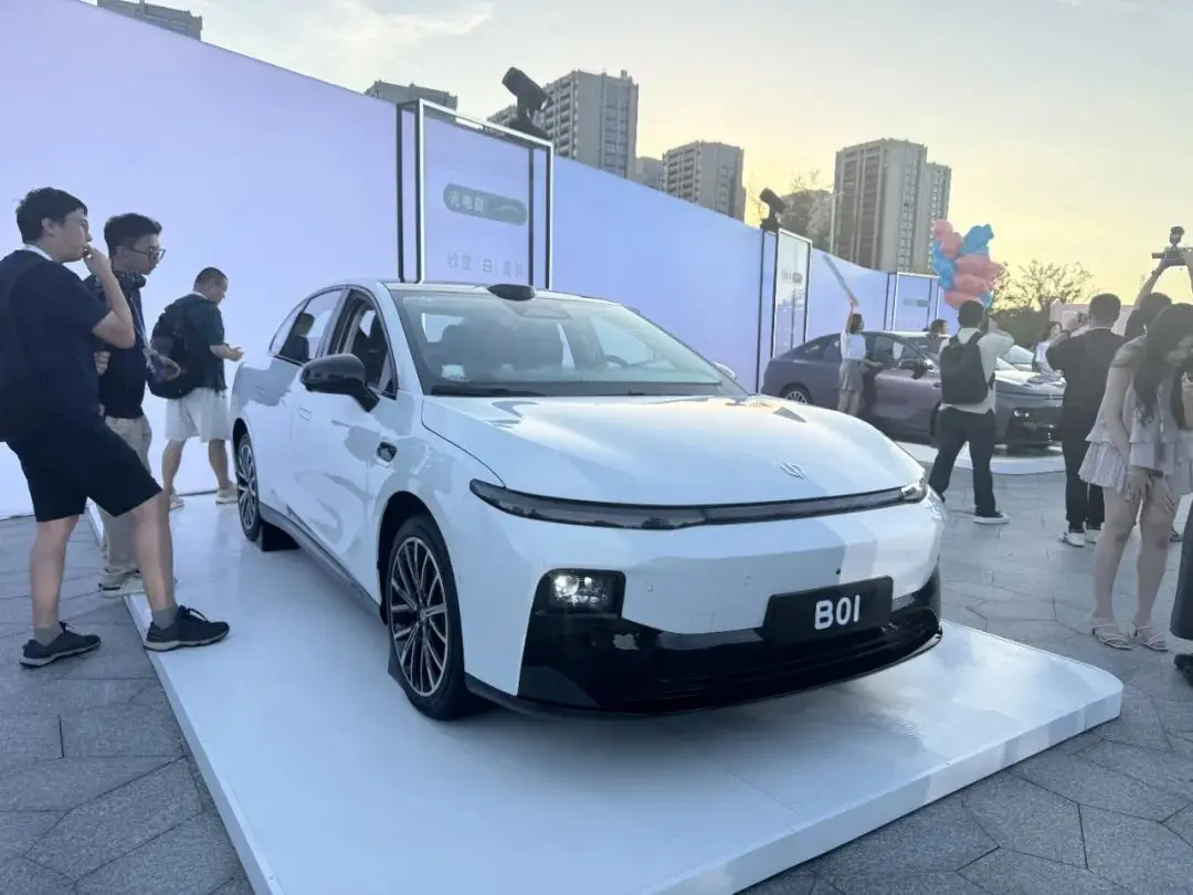 8.98 萬元起的零跑B01，想做半價(jià)Model 3？