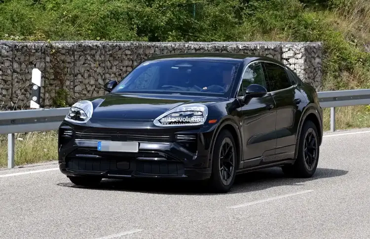 全新保時(shí)捷Cayenne Coupe EV諜照曝光 定位性能超混動(dòng)旗艦