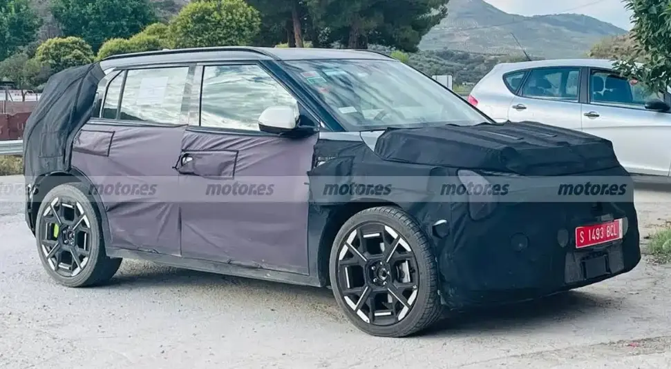 起亞 EV3 GT 諜照曝光！定位純電動小型 SUV，預(yù)計年底發(fā)布