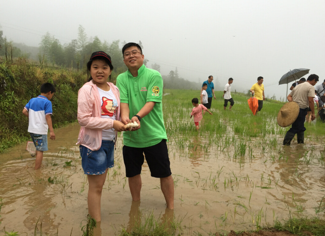 dv现场著名主持人与汇骏会助学活动