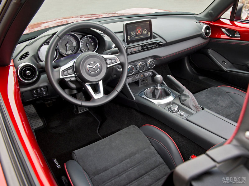 馬自達(dá)MX-5內(nèi)飾
