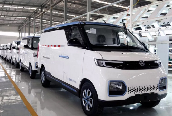 绿色出行北汽威旺新能源物流"专车