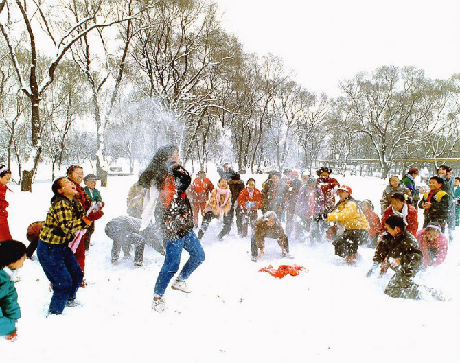 堆雪人,打雪仗活力有趣