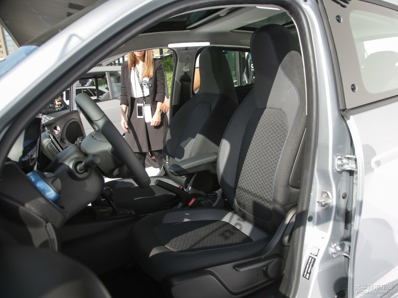 smart forfour新能源空間