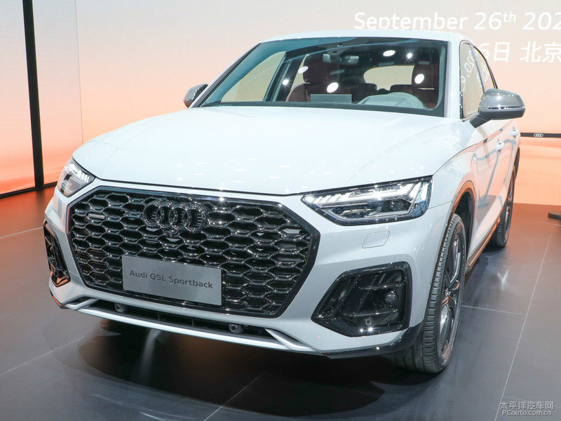 奧迪Q5L Sportback店內(nèi)有現(xiàn)車全系熱售中
