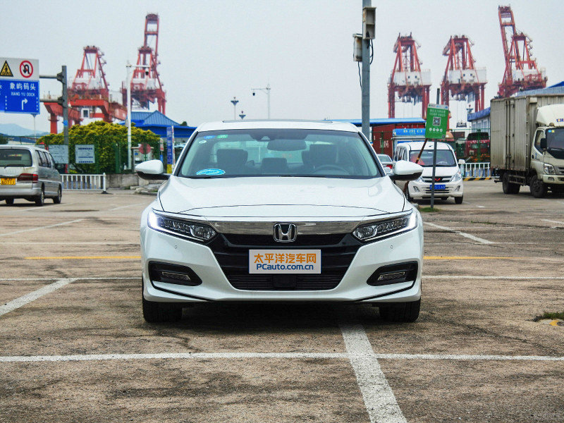 高顏值的較量 四款中型車誰更值得買？