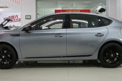 馬自達(dá)6油箱蓋車內(nèi)開關(guān)在哪