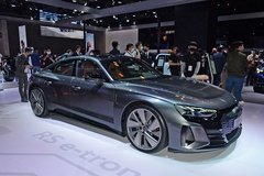 電動跑車?yán)锏腞8 奧迪RS e-tron GT實(shí)拍解析