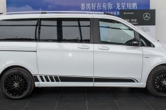 奔馳e300自動(dòng)泊車怎么用