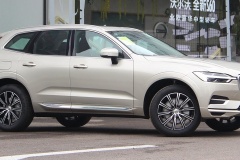 沃尔沃xc60自动泊车怎么用