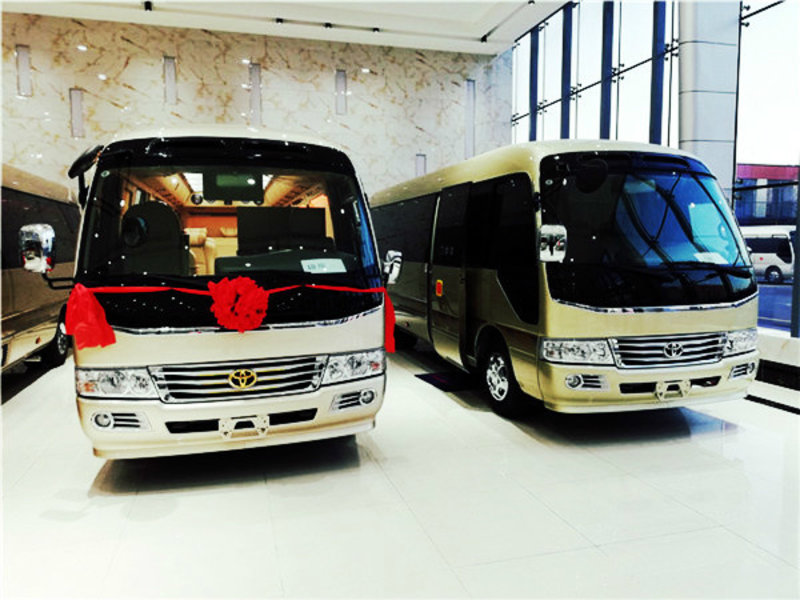 原裝進口考斯特報價V6汽油版中巴現車