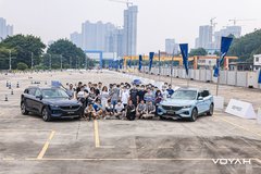 “造車新實(shí)力”嵐圖性能全面領(lǐng)先 豪華外觀簡約不簡單
