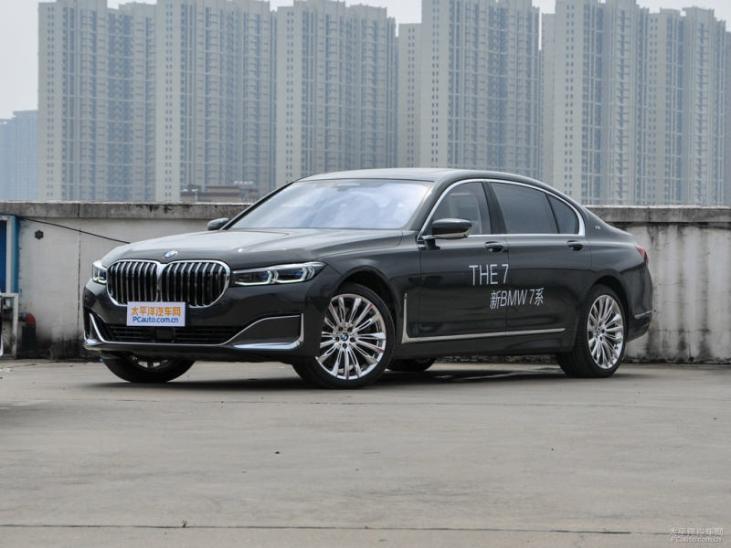 价格方面,我们以宝马7系2019款 改款 m760li xdrive v12 豪华套装为例