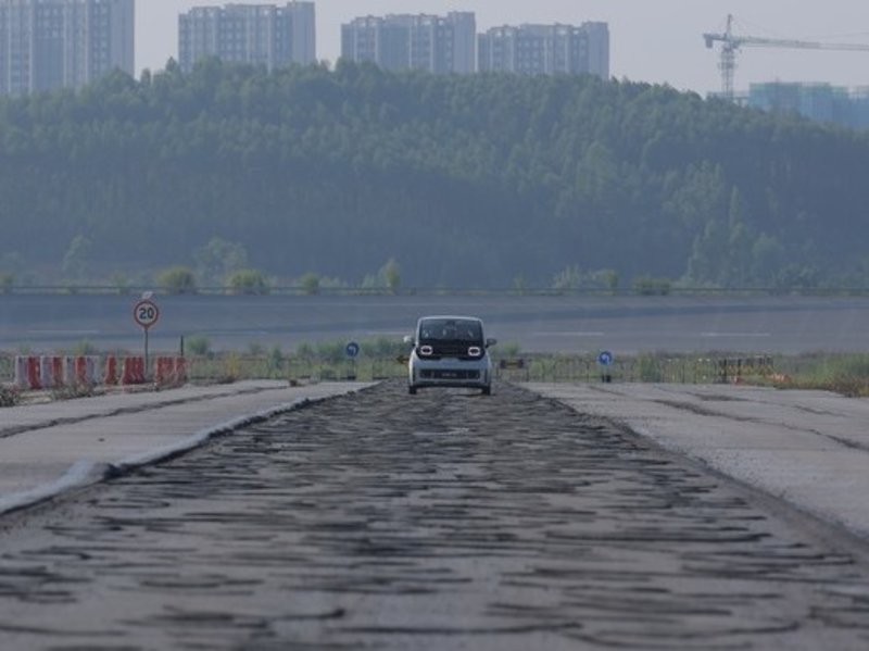 萬元小車真的可以買嗎？寶駿KiWi EV底盤怎么樣？