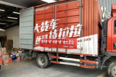 寧波貨拉拉司機(jī)助力公益捐書活動