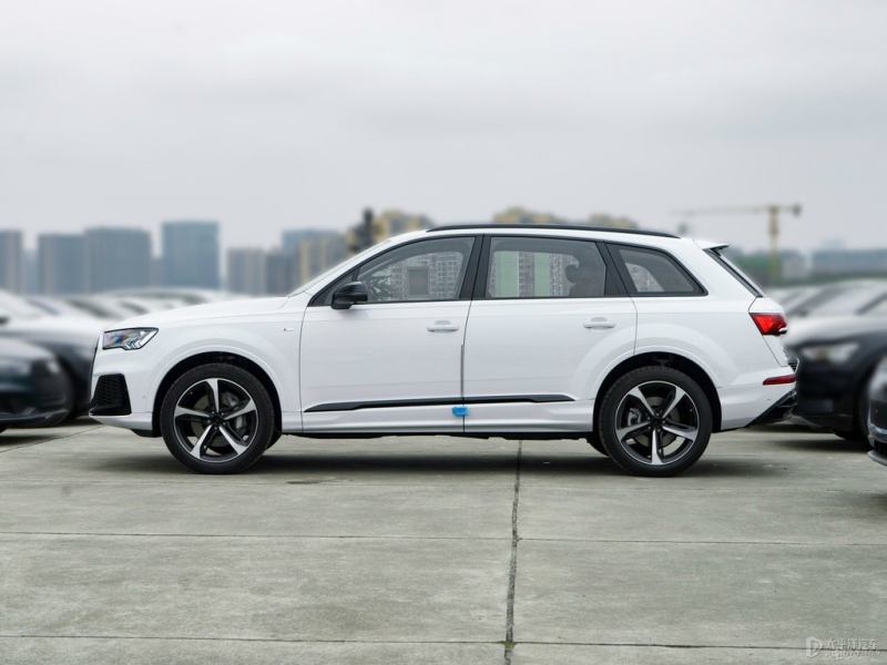 奥迪q72021款7座落地价最低多少钱