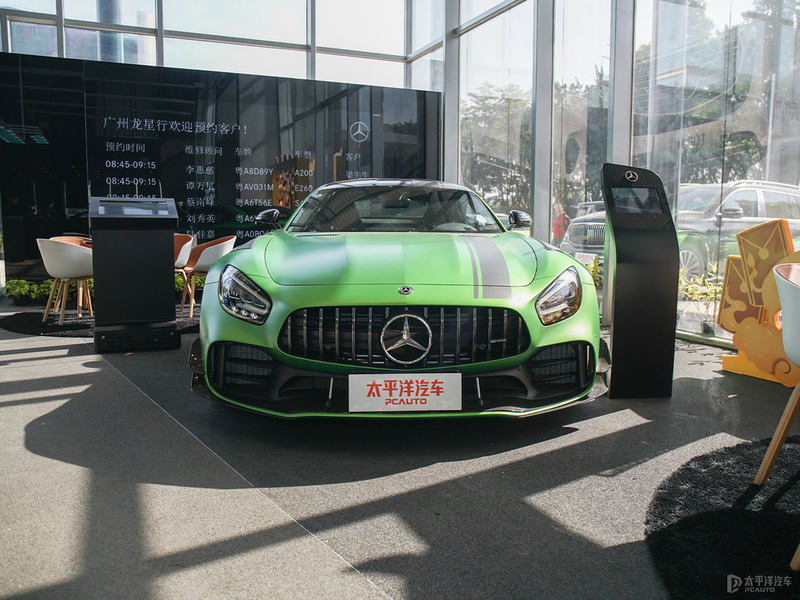 下面咱们来看看落地价,我们以amg gt2019款  r pro为例,该车型的官方