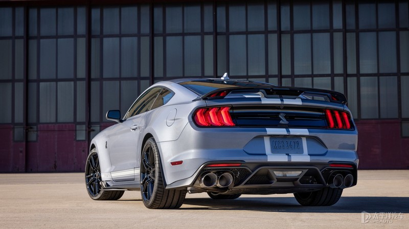 福特野马gt500多少钱,雪佛兰c1500 另外,福特还表示,将在2022款的gt500车型上提供一款code orange橙色