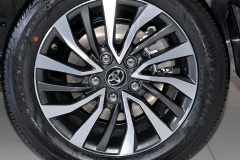 丰田卡罗拉双擎的轮胎原装是什么牌子