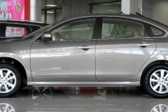 經(jīng)典軒逸鎖車鳴笛在哪