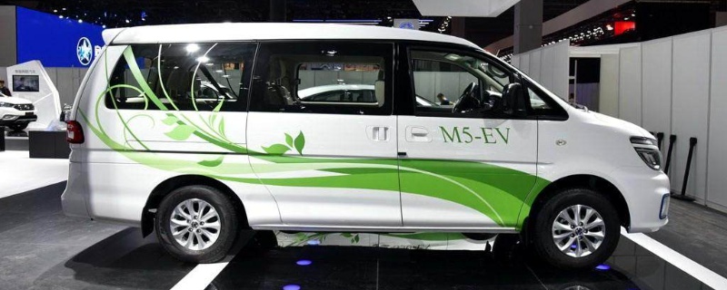 菱智m5 ev是一款纯电动mpv车型,这款车是单电机的.